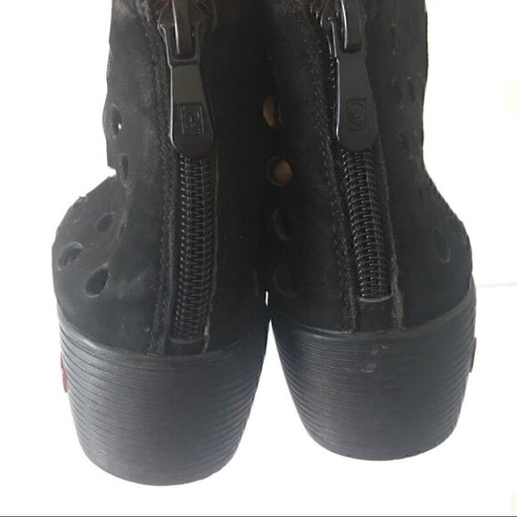 Black Wedged Shoes Size  6 - Picture 6 of 6